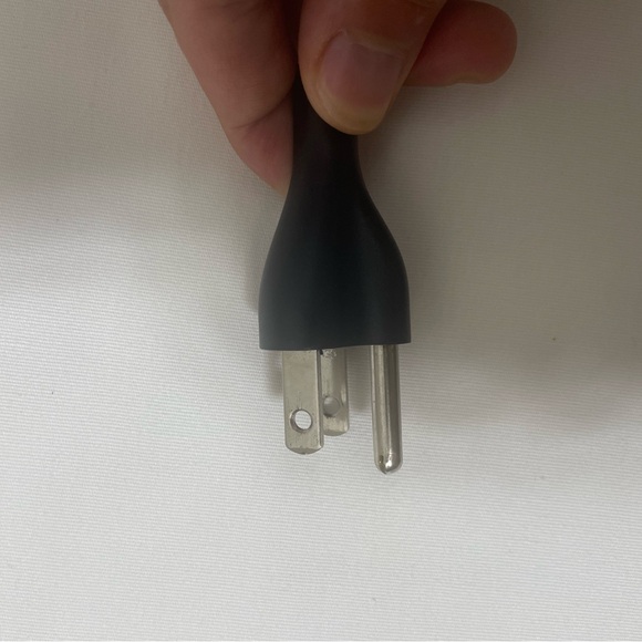 Dell 65w AC Adapter - Picture 4 of 5